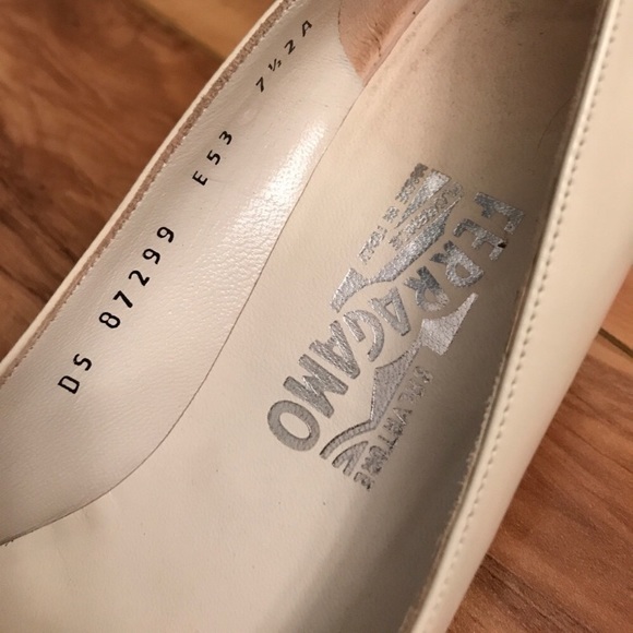 Ferragamo Nude/Black Heels - Picture 4 of 4